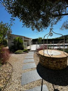 Villas Villa - Piscine au sel - Terrain de Petanque - Jardin - Climatisation : photos des chambres