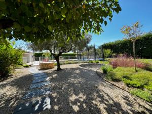 Villas Villa - Piscine au sel - Terrain de Petanque - Jardin - Climatisation : photos des chambres