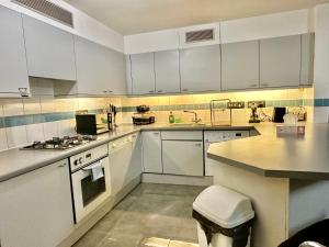 Bright 1BR Flat Walk to Hyde Park, Queensway and Paddington