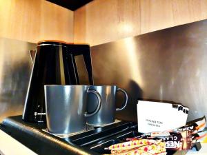 Elegant Central Studio with Balcony & WiFi Fiber