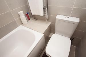 Evergreen Apartments- Flat 2