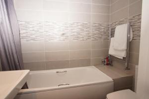 Evergreen Apartments- Flat 2