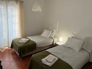 Quarto Duplo com Varanda e Casa de Banho Partilhada - Em Casa de Praia do Almograve T2 - Trilho dos Pescadores - Almograve