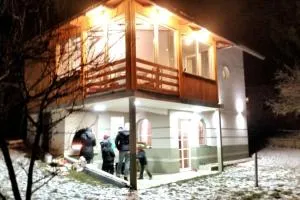 Cottage Eminem with garden and view of Sarajevo - Miševići