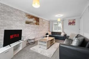 A Charming 3 Bed home next to NEC and Birmingham International Airport - Kingshurst