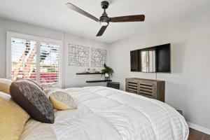 Palm Springs Unique Central Condo