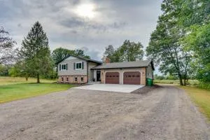 Renovated Blaine Farmhouse with Heated Pole Barn! - Hugo