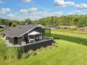 Three-Bedroom Holiday home in Sjølund 1 - Binderup Strand
