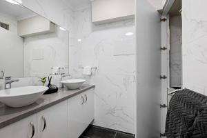 Spacious, Central 2bed 2bath, newly renovated gem!