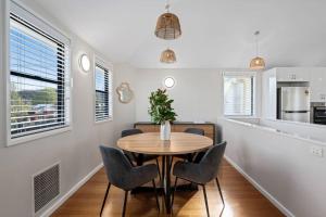 Spacious, Central 2bed 2bath, newly renovated gem!