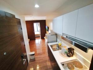 Air Residence 1BR Condo with City View