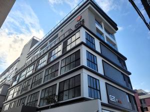 Lindo Flat com 2 camas casal a 50m da praia