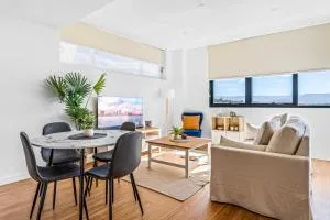 Bright & Breezy Lakeview Retreat in Shellharbour - Tullimbar