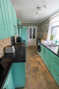 OG Stays- 4bedroom house, sleeps 8, Near Nissan & Stadium of light