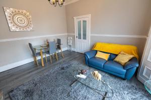 OG Stays- 4bedroom house, sleeps 8, Near Nissan & Stadium of light