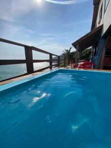 casamar com piscina e churrasqueira de frente para o mar