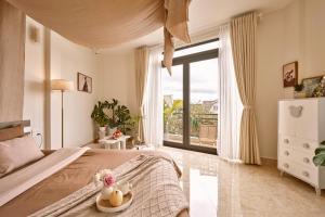 Phòng Giường Đôi Nhìn Ra Núi (Double Room with Mountain View)