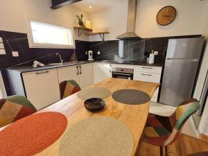 Maisons de vacances Gite plain pied a Champenoux avec parking privatif - FR-1-584-330 : photos des chambres
