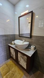 1 bedroom ensuite with mini infinity pool