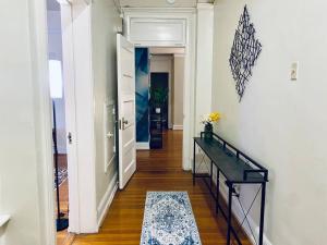 Historic Downtown 3bdr with Pool Table