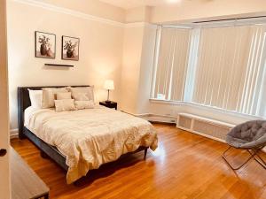 Historic Downtown 3bdr with Pool Table