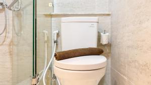 Modern Look 1BR with Golf Island and Sea View Gold Coast Apartment By Travelio