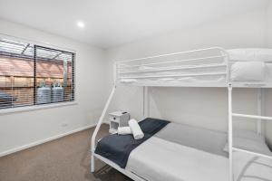 Superb Esplanade Beach House 8