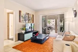 Pool view two-bedroom apartment 10 min from city - Tinaroo