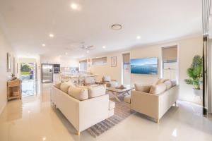 Shellys Bay Escape, 27c Dowling St - stylish with ducted air con and Wi-Fi