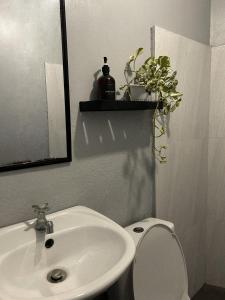 Beach room for 2- Alon Room at Dallúyon Beach House