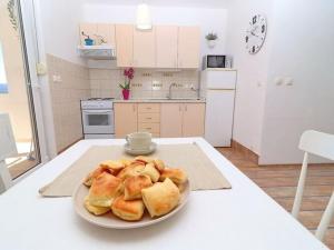 Apartments Mediterranean House - Two Bedroom Apartment with Terrace and Sea View - 3hvězdičkové hotely ve městě Klek