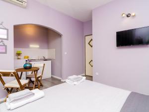 Apartment Tenega - Studio Apartment with City View