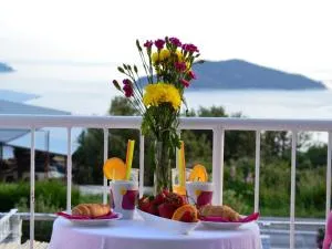 Villa Lina - Five Bedroom Villa with Terrace and Sea View - Suđurađ