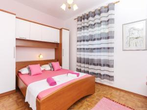 Villa Lina - Five Bedroom Villa with Terrace and Sea View