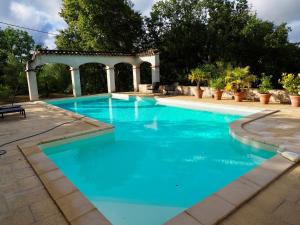 B&B / Chambres d'hotes Chez Berger, ruime 2 persoonskamer met kingsize bed : photos des chambres