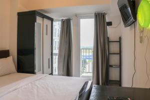 Comfy and Simply Studio Tokyo Riverside PIK 2 Apartment By Travelio