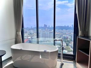 EDGE Central Pattaya Super Condo