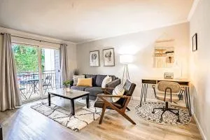 Condo with king bed, walk to Microsoft & park - Snyders Corner