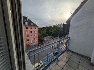 Munich Large Apartment 155 qm and 5 Bedrooms with Roof Terrace in centrally located 1 to 14 Guests