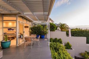 Modern Camps Bay Apartment