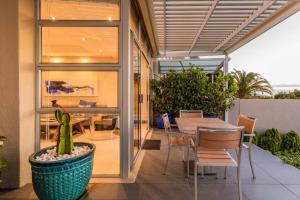 Modern Camps Bay Apartment