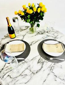 Hollywood Penthouse with Balcony Pool and Hollywood sign View with Free parking