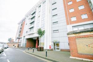 Stunning Flat at Gunwarf Quays