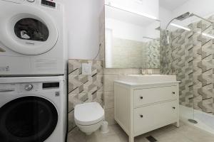 Eva - Bright Apt with Balcony near Veranda Mall