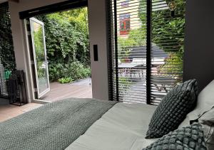 City Oasis with private parking