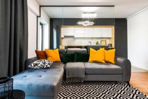 Sandra - Park-View Apt with Balcony & Parking