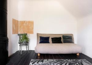 MILK HOUSE- Laidi Palace residency