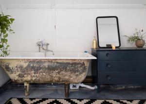 MILK HOUSE- Laidi Palace residency