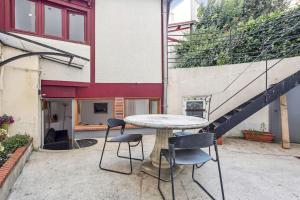 Studio with Little Garden-Terrace at Trocadero