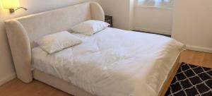 Chambre Voltaire ou Chambre Beckett, terrasse en bord de Sorgue